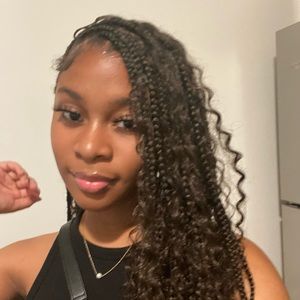 Meet your Posher, Olivia